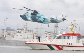 نجات 12 سرنشين شناور نظامی اماراتی توسط ایران