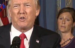 چهره عجیب یک زن، سخنرانی ترامپ را به حاشیه کشاند + ویدیو