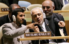 نگاه معنادار ظریف به احمدی‌نژاد + عکس 