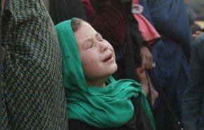 فیلمی  دردناک از دفن شهدای حمله  وهابی ها به شیعیان  افغانستان / کشف گورهای دسته جمعی در میرزا اولنگ