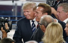 آرنولد درباره نازی‌ها به ترامپ درس می‌دهد + عکس