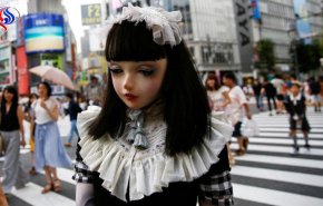 ویدئو: جولان اولین عروسک انسان‌نما در خیابان‌های ژاپن
