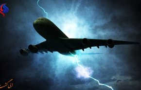 عبور هواپیمای مسافربری از میان سه طوفان سهمگین + ویدیو