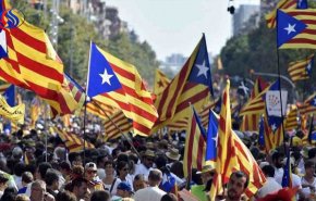 اشتباكات عنيفة فى برشلونة على هامش مظاهرة تطالب بوحدة إسبانيا (فيديو)