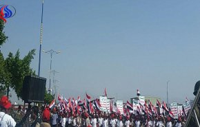 حشود غفيرة في تعز، تحتفل بذكرى الثورة ضد الاستعمار البريطاني