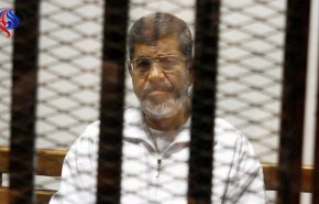 «السجون» تكشف عن حياة محمد مرسي داخل محبسه
