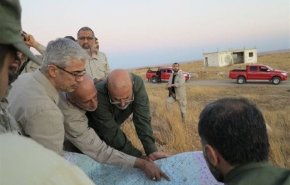 رئيس الاركان الايرانية يزور مناطق العمليات في حلب (صور)