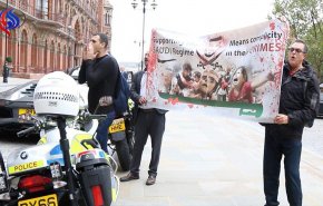 اعتراض فعالان حقوق بشری به عادل الجبیر و قرقاش در لندن + تصاویر