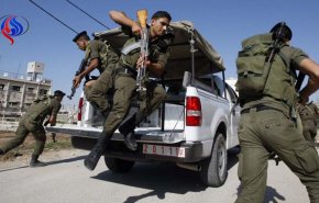 امن السلطة الفلسطينية تعتقل فلسطينيين في الضفة