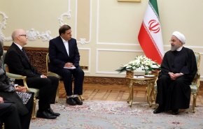 روحاني يؤكد ضرورة تطوير العلاقات السياسية والاقتصادية بين طهران وهلسنكي