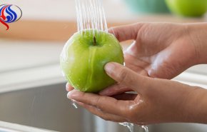 غسيل التفاح بالماء «لا ينظفه» !!