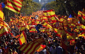 السلطات الاسبانية: مليون متظاهر في برشلونة تأييداً لوحدة اسبانيا
