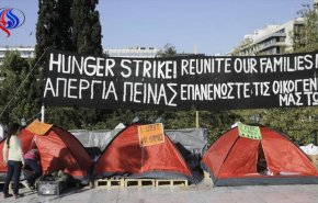 لاجئون يواصلون إضرابًا عن الطعام في اليونان