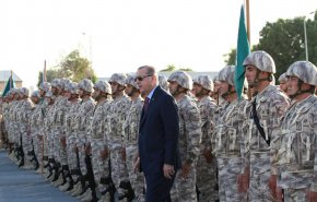 الرئيس التركي يزور القاعدة التركية في قطر
