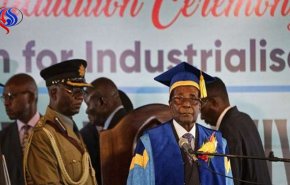 موغابي يظهر للعلن.. والحزب الحاكم يمهد لعزله حال رفضه التنحي