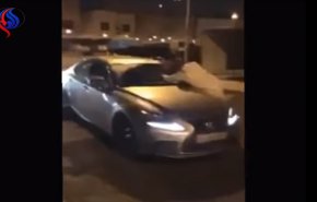 شاهد بالفيديو...ماذا فعل شاب مع فتاة في أحد شوارع الكويت