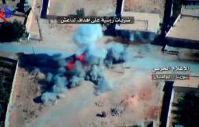 شاهد بالفيديو.. لحظة استهداف داعش في البوكمال بضربات جوية روسية
