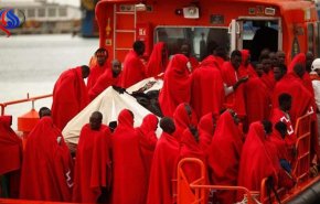 إنقاذ 600 مهاجر قرب السواحل الإسبانية