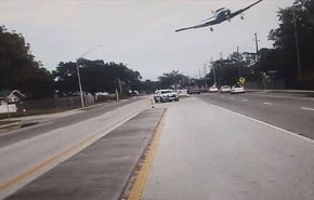 فرود عجیب و غریب هواپیما روی جاده‌ای در فلوریدا + فیلم