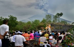 وضعیت اضطراری در جزیره بالی اندونزی/ کوه آگونگ در آستانه انفجار
