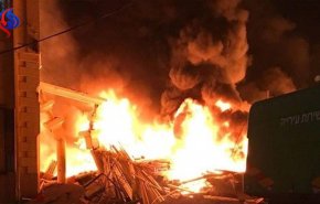 بالفيديو ..جرحى وعالقون في انفجار مبنى في يافا المحتلة 