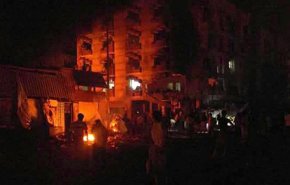 انفجار سيارة ملغومة أمام وزارة المالية اليمنية في عدن