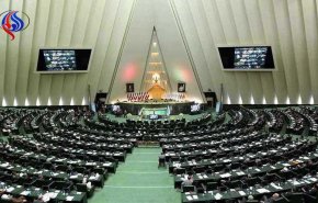 نواب ايرانيون يطالبون باستقالة محافظ البنك المركزي