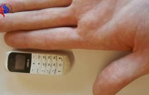 وزير بريطاني يطالب بحظر بيع هواتف محمولة بحجم أصبع اليد!