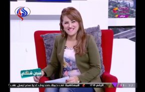 بالفيديو... خطأ فادح لمذيعة مصرية وعامل بالاستوديو!