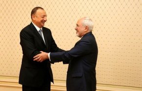 ظريف يلتقي في باكو الرئيس علييف