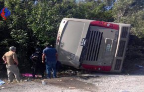 واژگونی اتوبوس توریستی در مکزیک با 30 کشته و مجروح + تصاویر