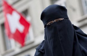 الحكومة السويسرية تعارض حظر البرقع على الصعيد الوطني