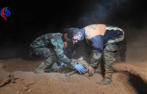 کشف دو گور جمعی در غرب استان رقه سوریه + تصاویر