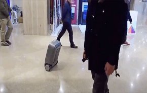 چمدان هوشمندی که دنبال شما حرکت می‌کند