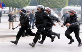 الشرطة التونسية تفرق تظاهرة ضد ارتفاع الأسعار