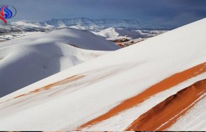 لأول مرة منذ 40 عاماً.. الثلوج تكسو الصحراء الجزائرية