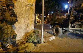 الاحتلال يعتقل 11 مواطنًا بالضفة ويواصل بحثه عن منفذي عملية نابلس