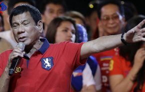 رئيس الفلبين : لهذه الأسباب أمضغ العلكة باستمرار!
