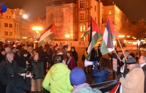مسيرة امام سفارة كيان الاحتلال في براغ تنديدا بجرائمه