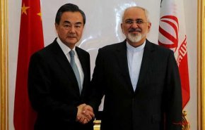 گفت‌وگوی تلفنی ظریف و همتای چینی/ رایزنی درباره برجام و نفت‌کش ایرانی