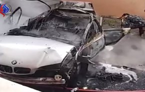 بالفيديو.. اطفاء النيران المشتعلة بسيارة شقيق قيادي حماس 