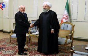 روحاني : ايران والجزائر لديهما مواقف مشتركة حيال القضايا الاقليمية والدولية