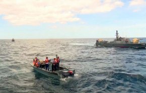 إنقاذ 9 صیادین إیرانیین في میاه بحر عمان