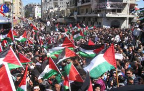 بالفيديو..اعتصامات فلسطينية رفضاً لزيارة نائب الرئيس الامريكي