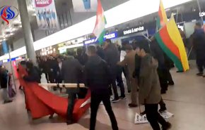 بالفيديو... شجار بين أكراد وأتراك في مطار هانوفر!