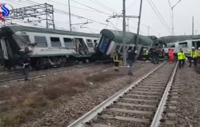 مقتل 3 أشخاص جراء خروج قطار عن القضبان شمال إيطاليا + فيديو