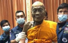 بالتفاصيل: راهب بوذي يبتسم بعد وفاته بعامين!!