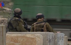 بالفيديو...الاحتلال الصهيوني يواصل حصاره لبلدة حزما في القدس المحتلة