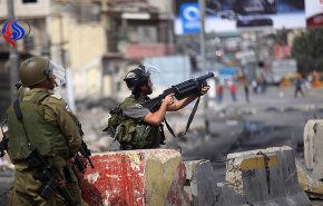 مواجهات متواصلة واصابة شاب فلسطيني برصاص الاحتلال