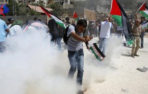 بالفيديو.. مواجهات بين فلسطينيين والاحتلال في 30 نقطة تماس